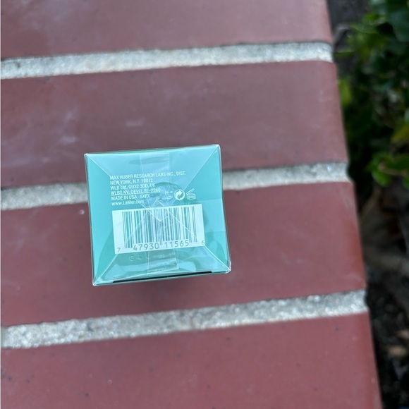 La Mer The Hydrating Infused Emulsion 4.2fl. Oz - Picture 3 of 3